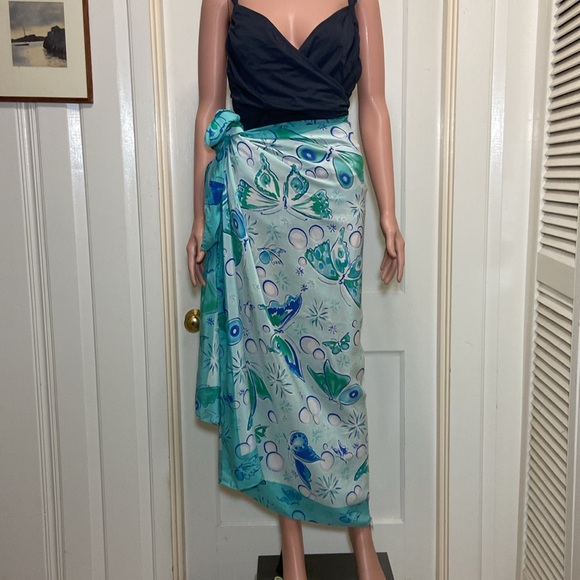 100% Silk Lotty B. Mustique Sarong Scarf - Picture 1 of 16